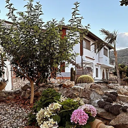 Aura Bed & Breakfast